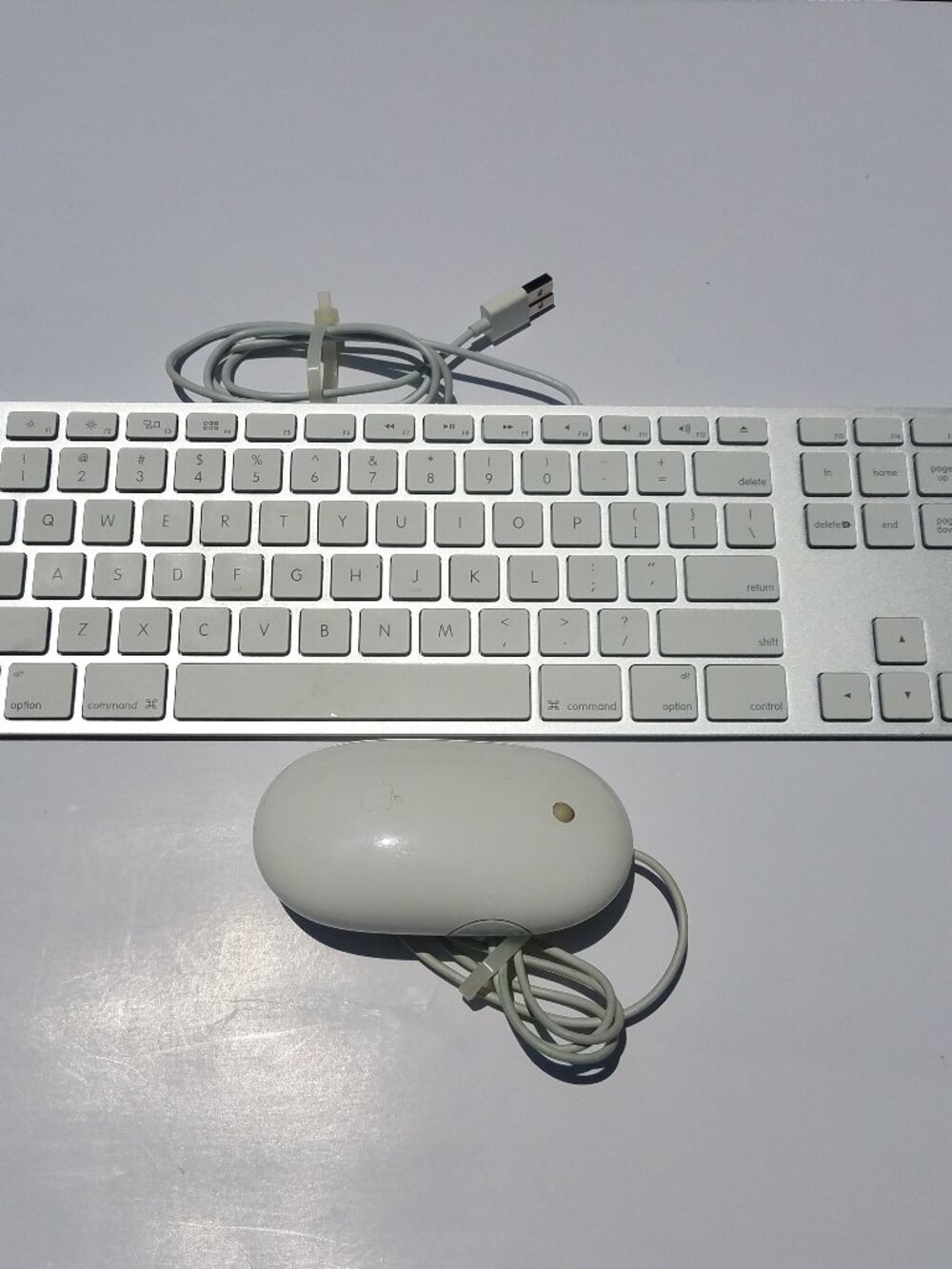 Apple White Aluminum USB Wired Keyboard A1243 and Apple wired Mouse A1152
